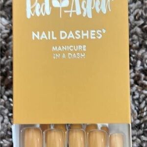 Red Aspen Nail Dashes Manicure Set